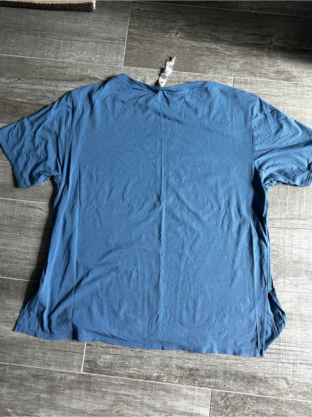 Two lululemon athletica Short Sleeve Tees in Blue and Green - Picture 8 of 8